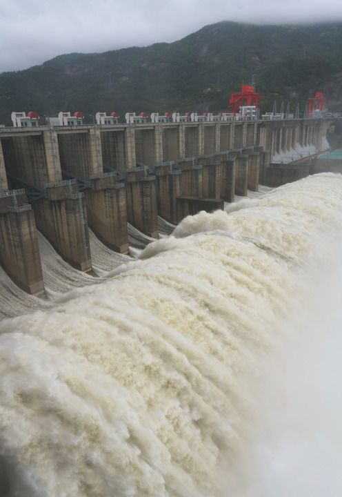 福建水口水电站开闸泄洪