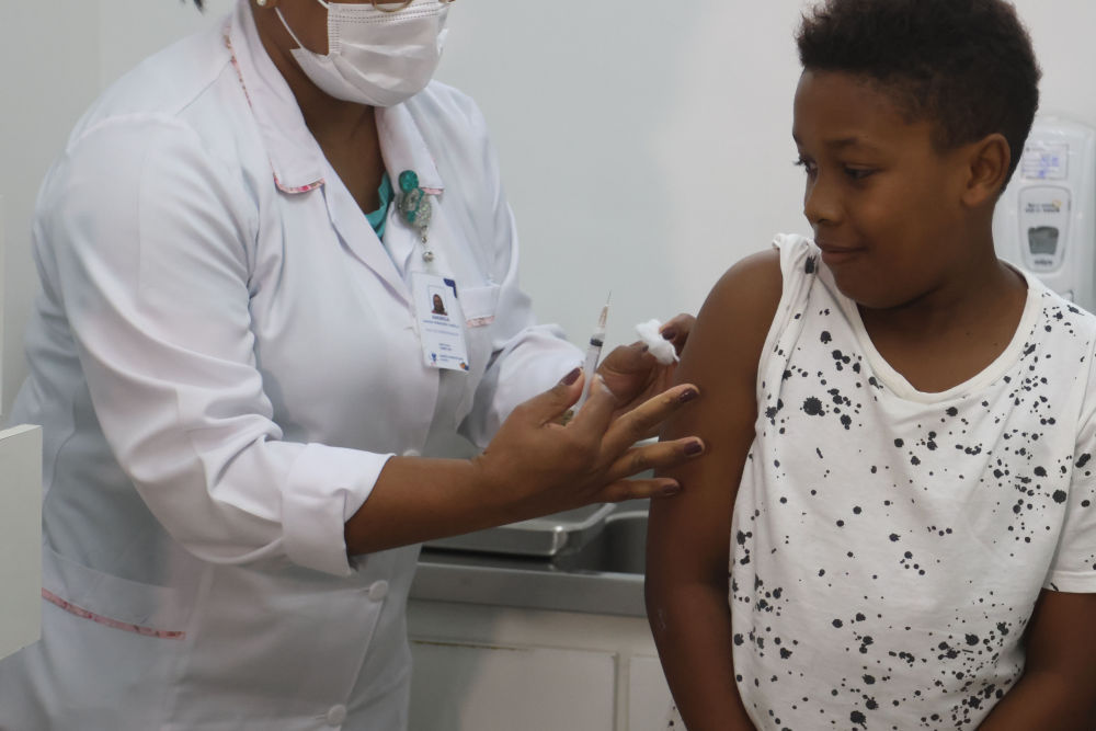 巴西：为青少年接种登革热疫苗