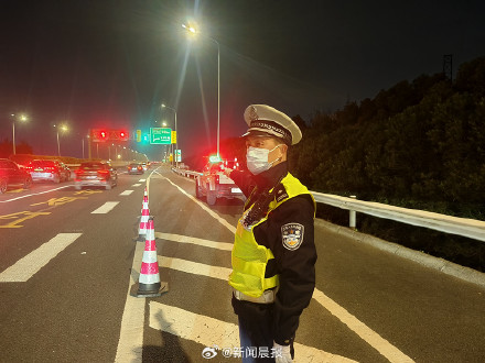 上海迎清明小长假返程高峰，G40长江大桥车流高峰预计持续至明天凌晨