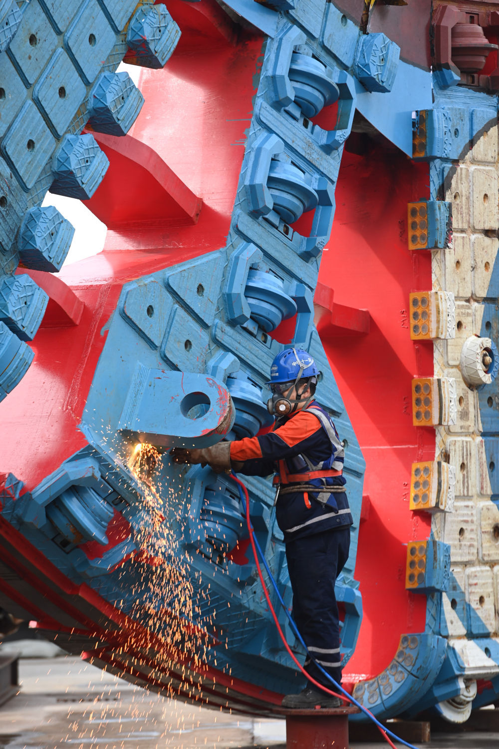 甬舟铁路金塘海底隧道“定海号”盾构机核心部件组装完成 甬舟铁路金塘海底隧道“定海号”盾构机核心部件组装完成