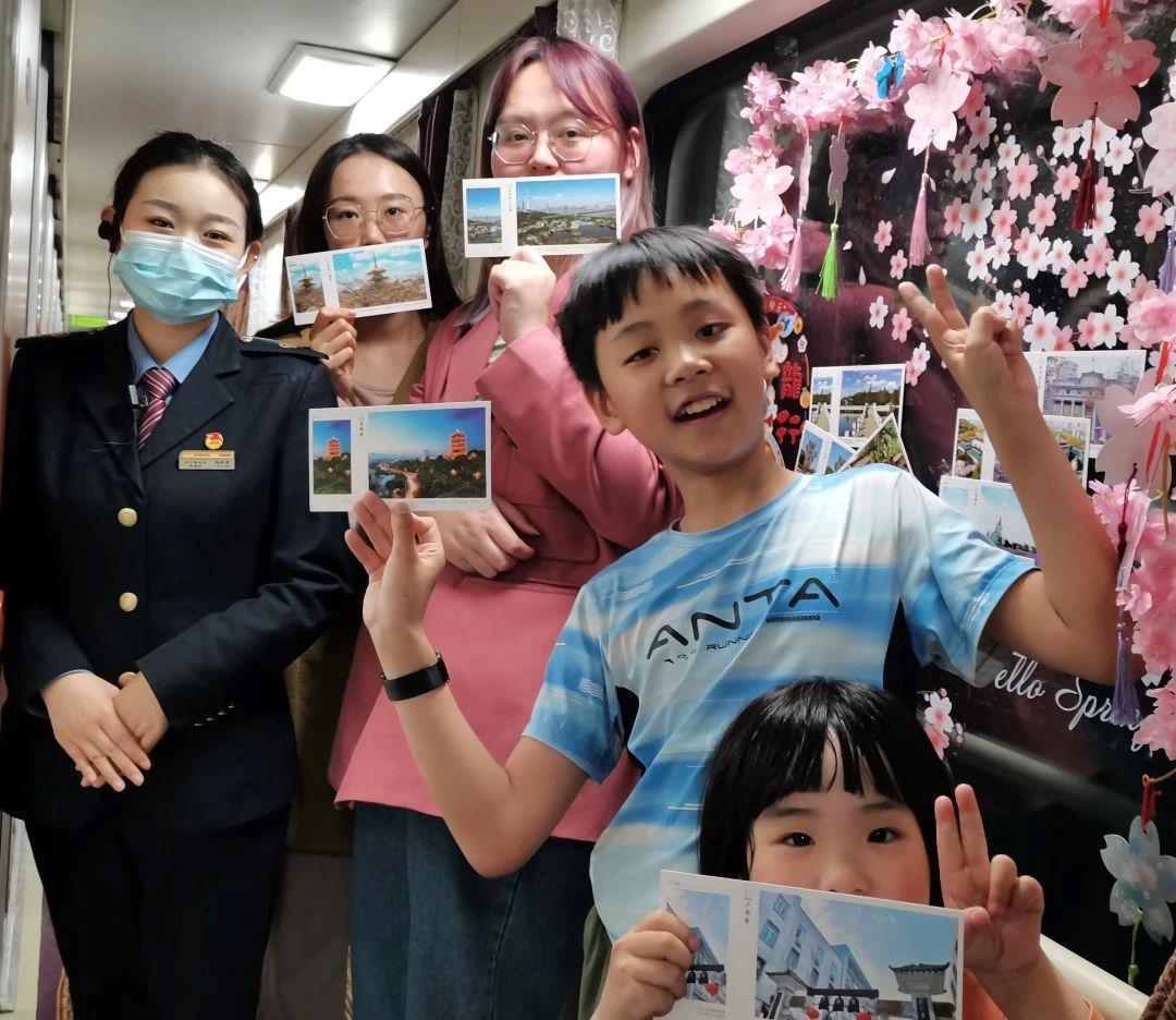 与花海来一场浪漫邂逅!这几趟列车含“樱”量超高 与花海来一场浪漫邂逅!这几趟列车含“樱”量超高