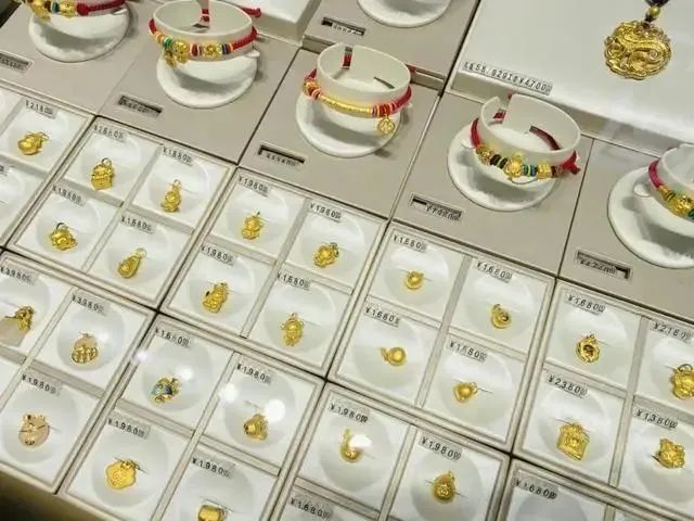 金价“狂飙”创新高!首饰金价最高达每克710元 金价“狂飙”创新高!首饰金价最高达每克710元