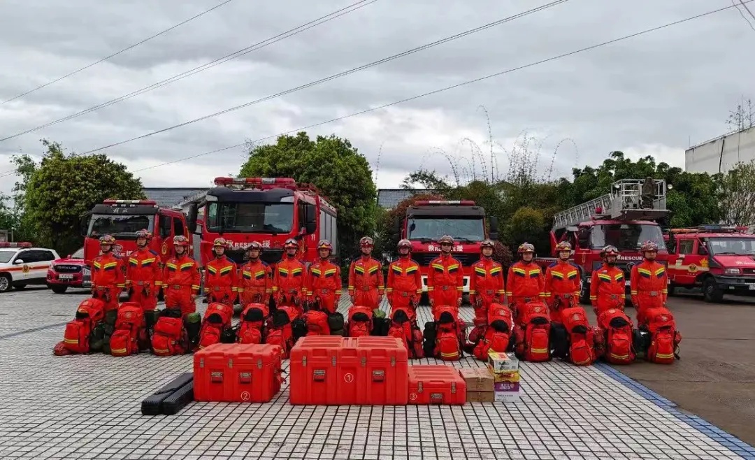 昭通鲁甸发生4.9级地震，消防救援队伍赶赴震中