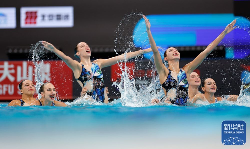 花样游泳世界杯北京站：中国队获集体自由自选冠军