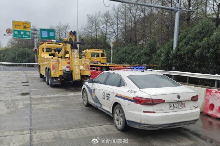 上海迎清明小长假返程高峰，G40长江大桥车流高峰预计持续至明天凌晨