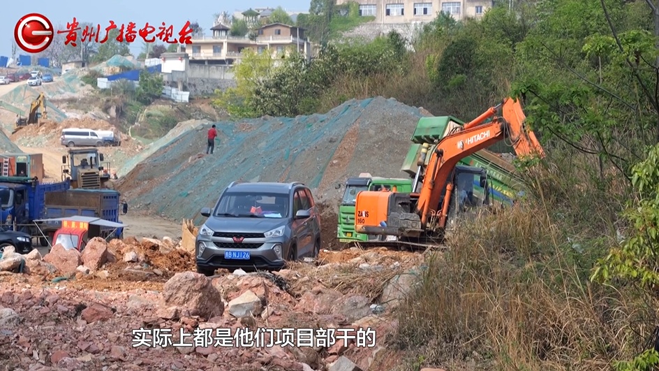 “就是故意的！”民房围墙被挖出大洞，已是第二次，房主怀疑和这个有关