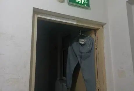 一门之隔，两幅景象！它将火抵挡在外