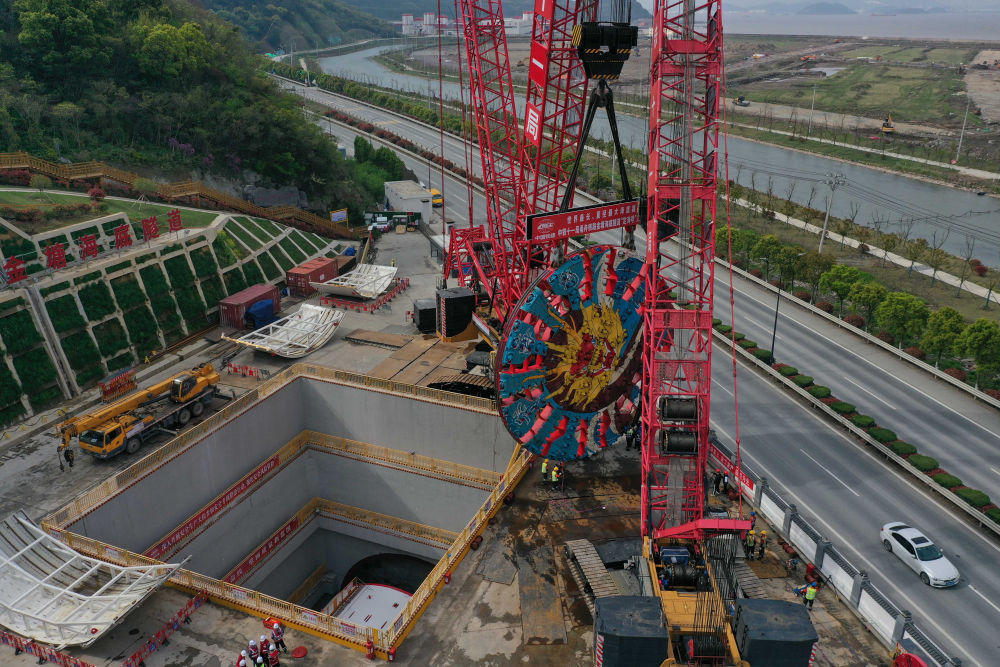 甬舟铁路金塘海底隧道“定海号”盾构机核心部件组装完成 甬舟铁路金塘海底隧道“定海号”盾构机核心部件组装完成