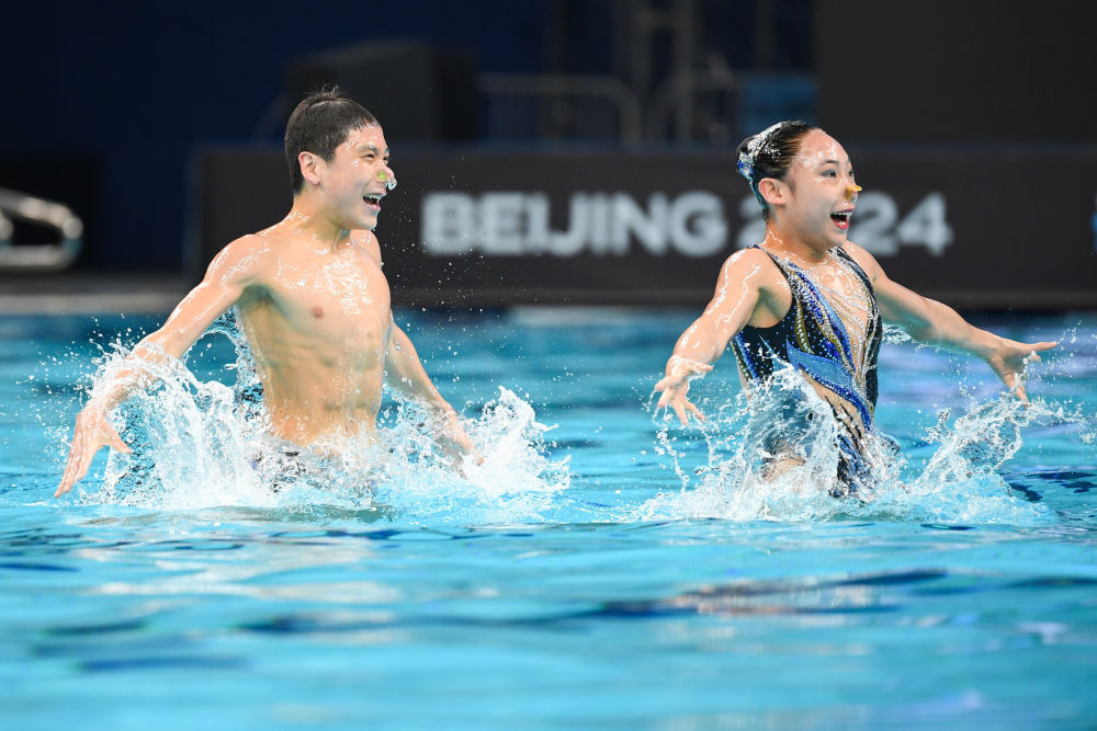 花样游泳世界杯北京站：中国队首日夺三金