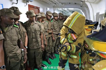 海军第45批护航编队结束访问莫桑比克