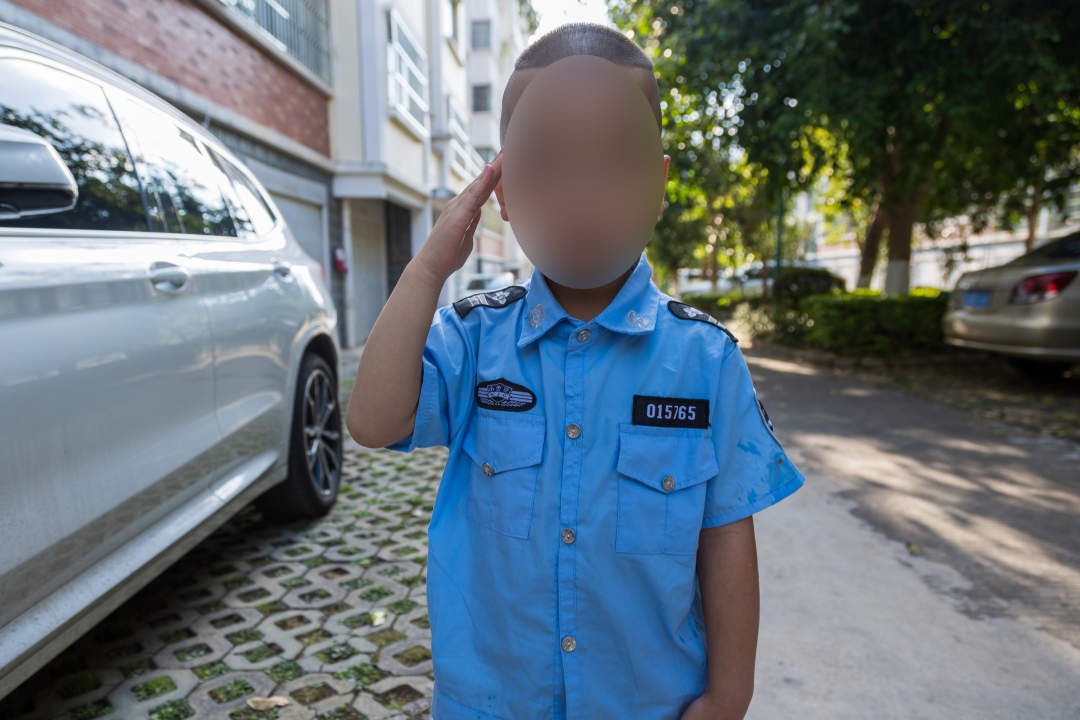 “我长大了，爸爸就回来了”