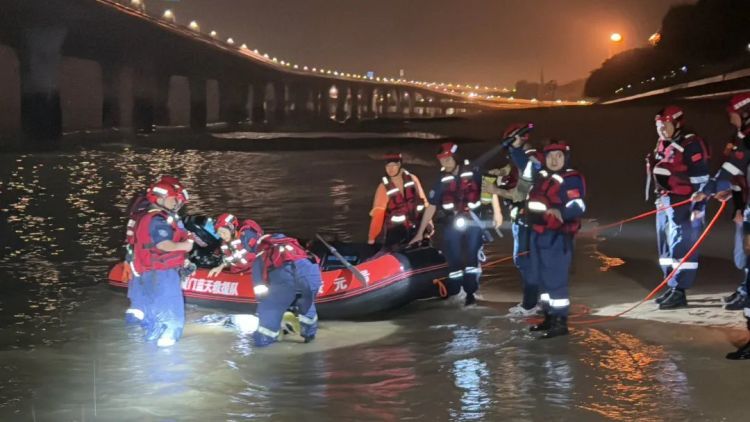 痛心!厦门一男孩坠海!遗体已找到…… 痛心!厦门一男孩坠海!遗体已找到……