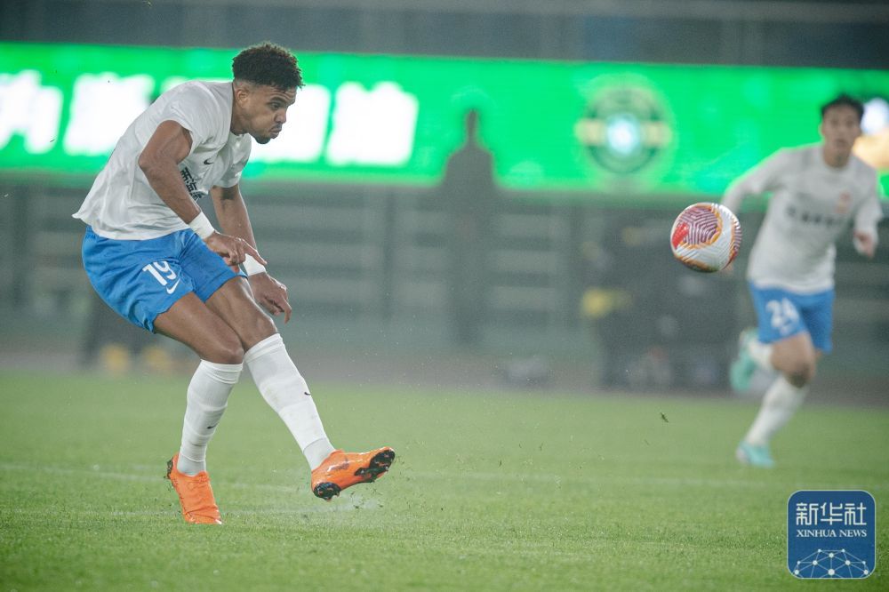 中超丨青岛西海岸队客场战胜浙江队