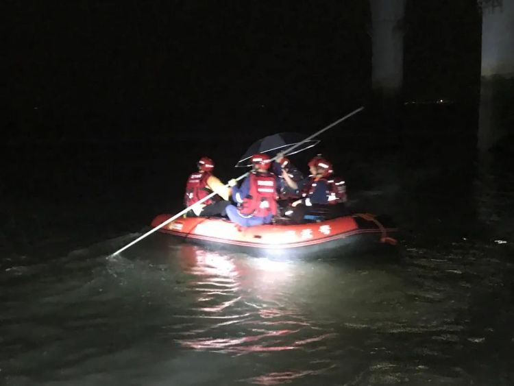 痛心!厦门一男孩坠海!遗体已找到…… 痛心!厦门一男孩坠海!遗体已找到……