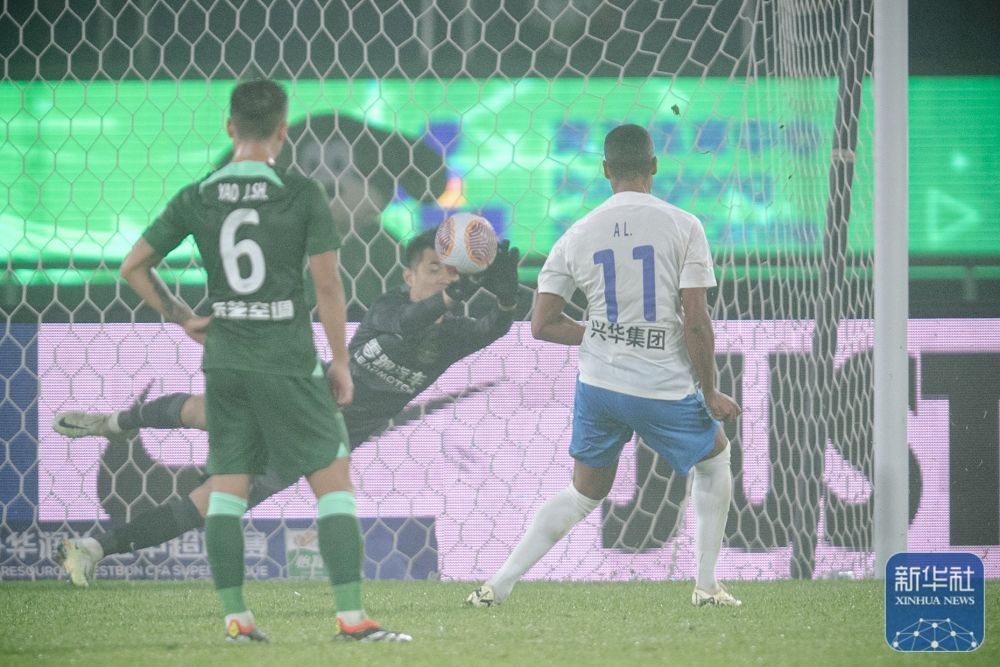 中超丨青岛西海岸队客场战胜浙江队