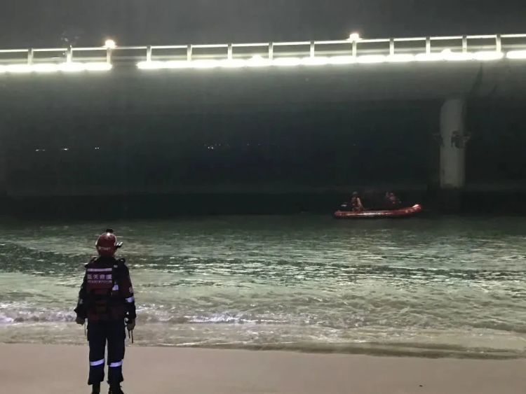 痛心!厦门一男孩坠海!遗体已找到…… 痛心!厦门一男孩坠海!遗体已找到……