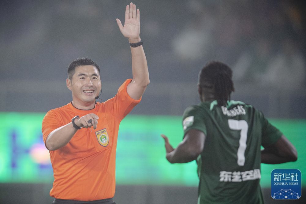 中超丨青岛西海岸队客场战胜浙江队