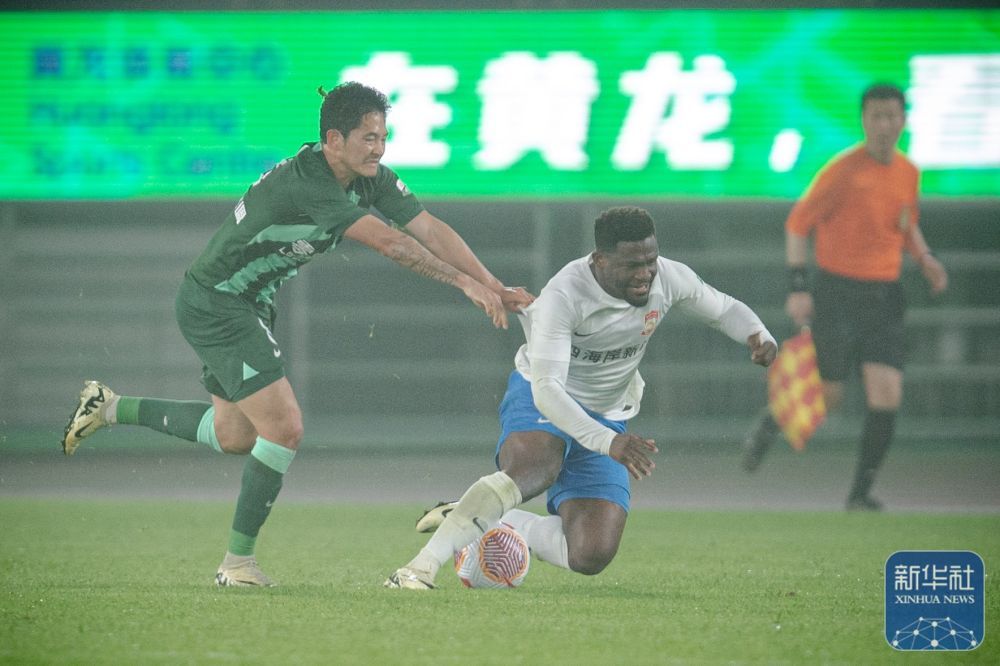 中超丨青岛西海岸队客场战胜浙江队