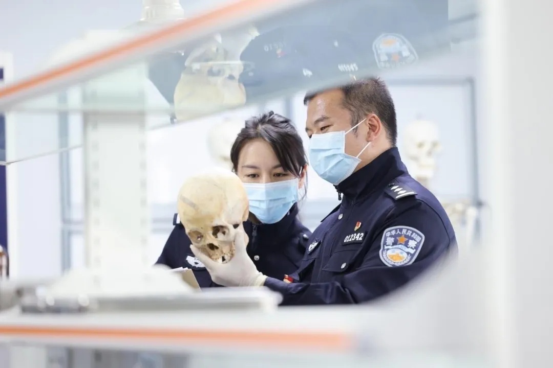 五华警察故事｜“尸语者”他们的工作场景，可能引起您的不适，请谨慎观看