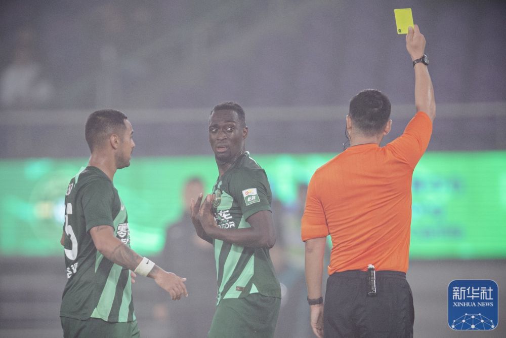 中超丨青岛西海岸队客场战胜浙江队