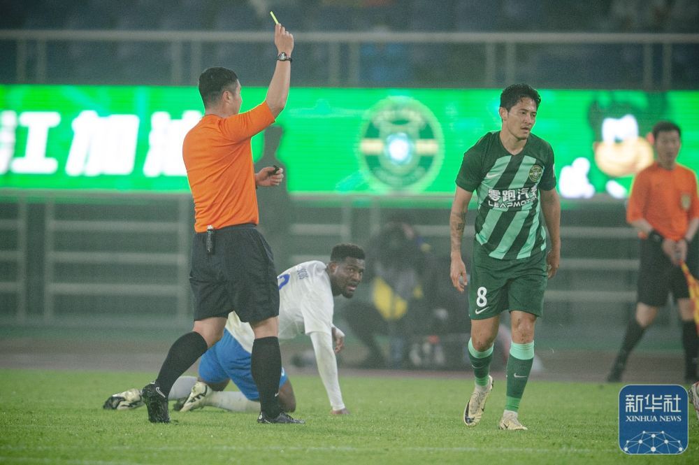 中超丨青岛西海岸队客场战胜浙江队