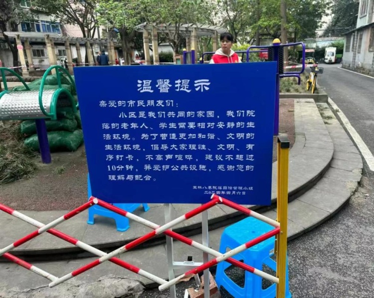 成都“迪士尼”火了？打卡者排队体验，警方：已限流