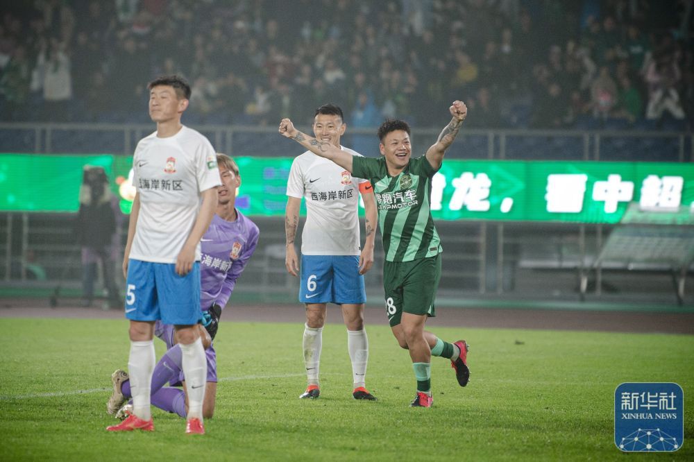 中超丨青岛西海岸队客场战胜浙江队