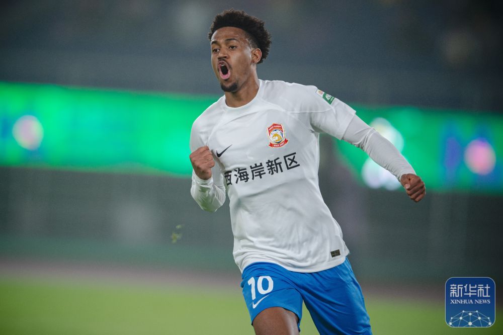 中超丨青岛西海岸队客场战胜浙江队