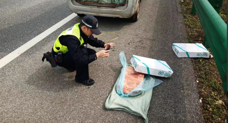 “不用麻烦警察同志,我追尾我全责”,交警:实在不对劲…… “不用麻烦警察同志,我追尾我全责”,交警:实在不对劲……