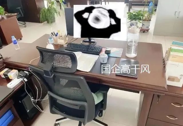 00后女生打造“春天工位”引围观！当代年轻人都在爆改工位，你是哪一种？