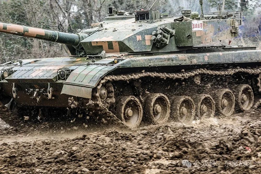 战场狂飙！“钢铁猛虎”荒野出击