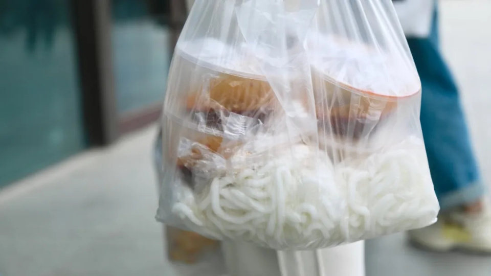 高铁站又现神秘打包盒,麻辣烫稳居“带货”榜首 高铁站又现神秘打包盒,麻辣烫稳居“带货”榜首