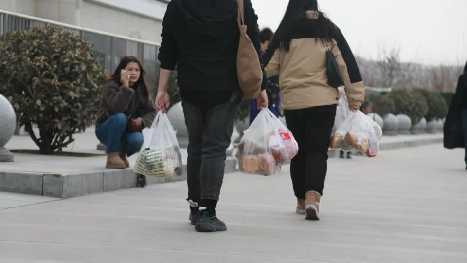 高铁站又现神秘打包盒,麻辣烫稳居“带货”榜首 高铁站又现神秘打包盒,麻辣烫稳居“带货”榜首