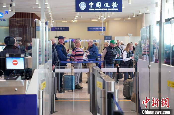 天津国际邮轮母港2024年首次迎来“双轮同靠”