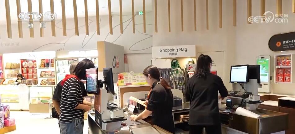 多部门多场所提升支付便利性 让来华外籍人员实现轻松“买买买”