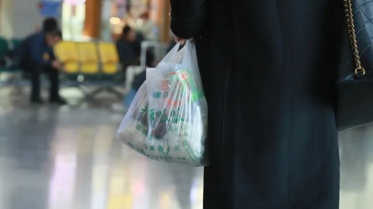 高铁站又现神秘打包盒,麻辣烫稳居“带货”榜首 高铁站又现神秘打包盒,麻辣烫稳居“带货”榜首