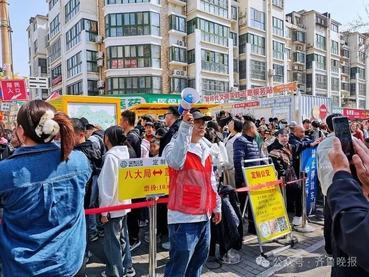 淄博“黑炭脸”烧烤小哥火了！网友：五一你就等着吧