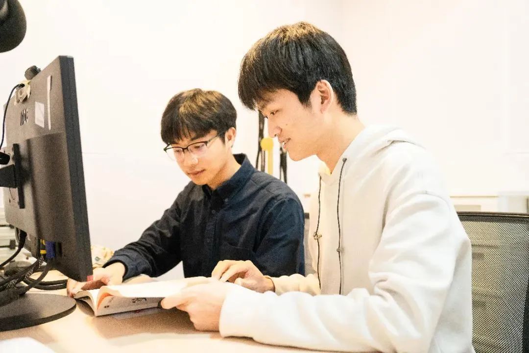 本科生创造学院历史，教授连用4个感叹号！