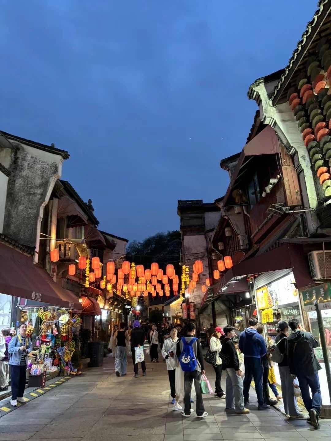 坐公交去漠河的小伙这次要去东南亚,就当工作前给自己“放个假” 坐公交去漠河的小伙这次要去东南亚,就当工作前给自己“放个假”