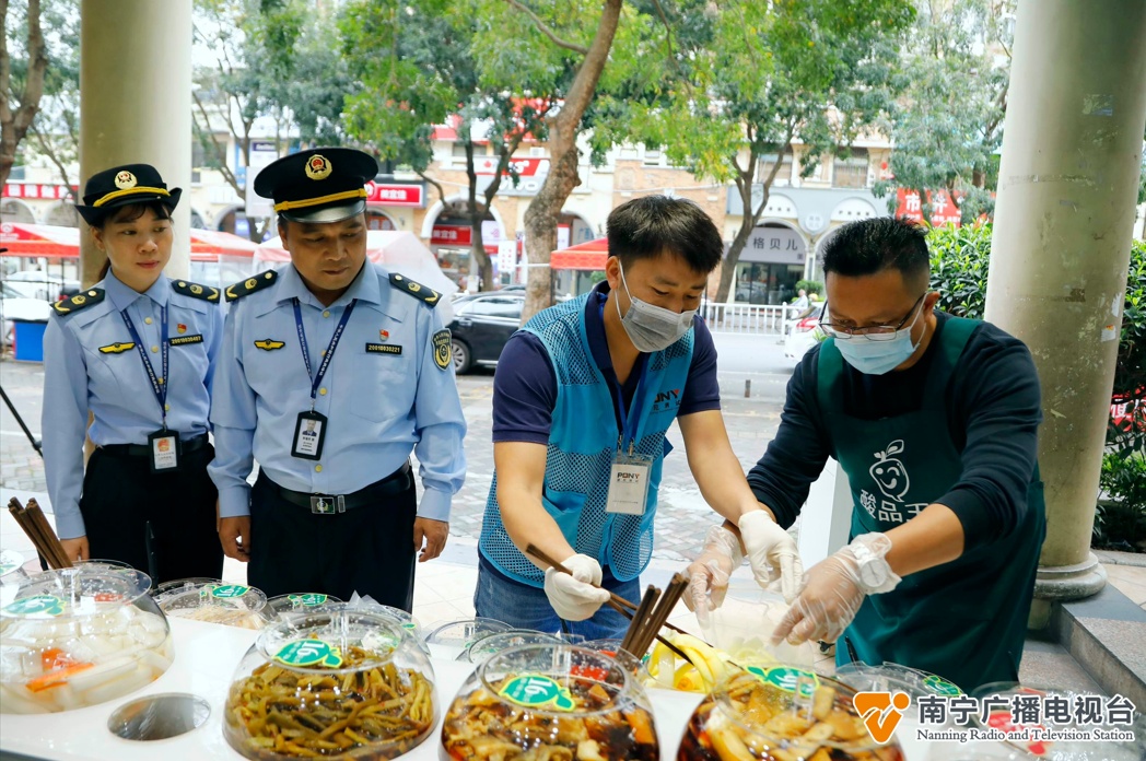 你吃的酸嘢安全吗？南宁开展酸嘢食品专项检查→