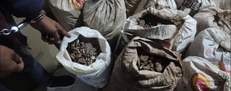 延安警方:盗掘“龙骨”3.5吨!4人刑拘! 延安警方:盗掘“龙骨”3.5吨!4人刑拘!