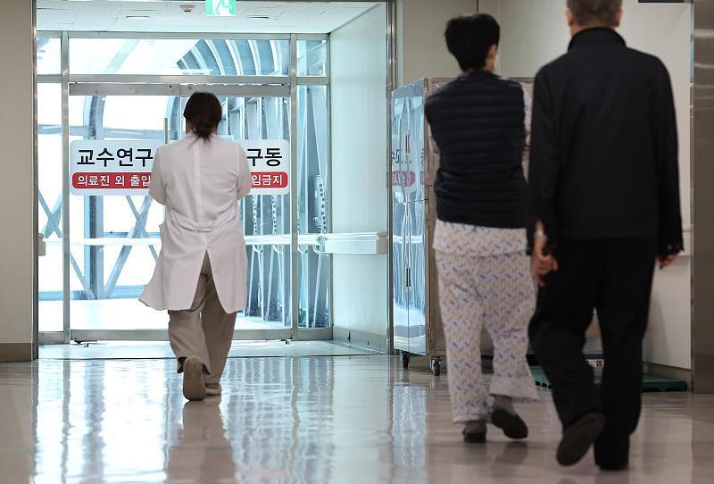 韩国医生辞职潮风波持续急救系统濒临崩溃