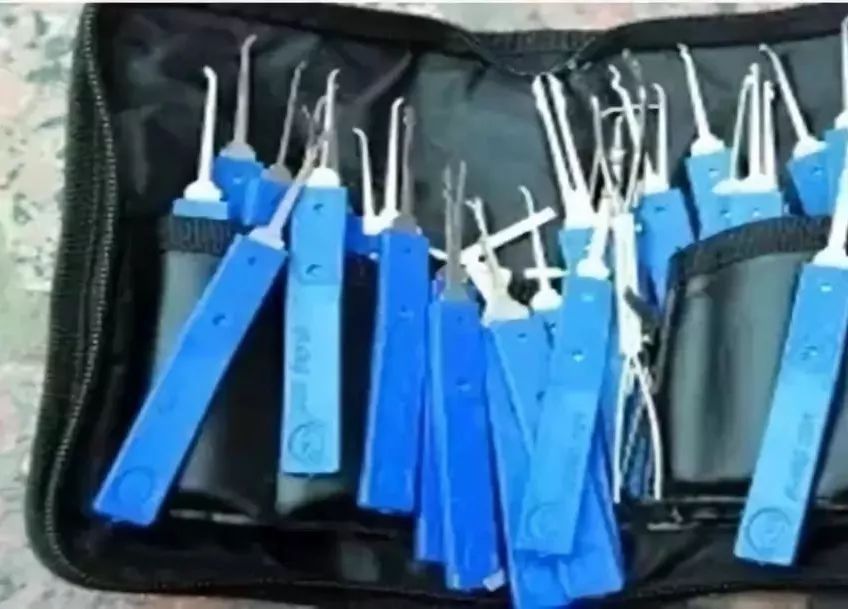 趁人熟睡入室盗窃手机、金器及现金，城西派出所破获系列技术开锁盗窃案！