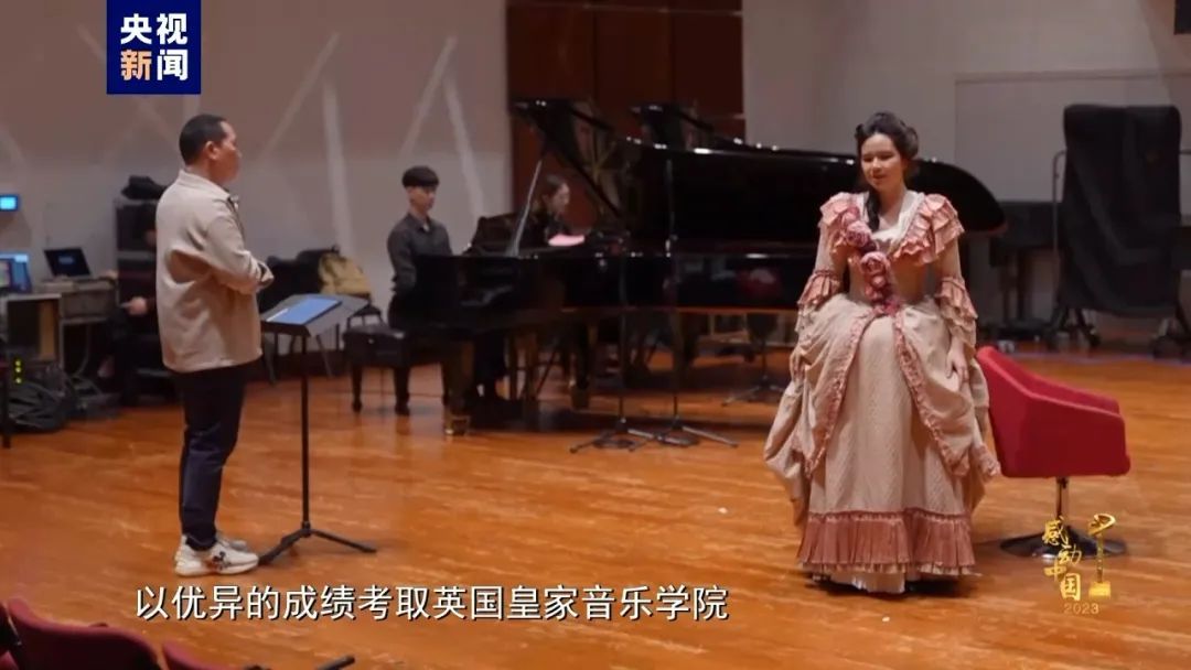 香港视障歌唱演员萧凯恩，感动中国