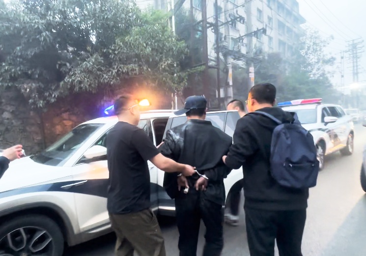 四川警方3天破获男子杀妻抛尸案，这群不说话的战友立下大功！