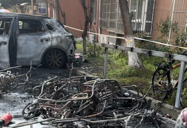 刚刚官方通报！上海一小区凌晨起火...