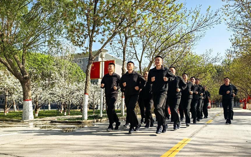 精兵这样练成 直击春日里的演训场