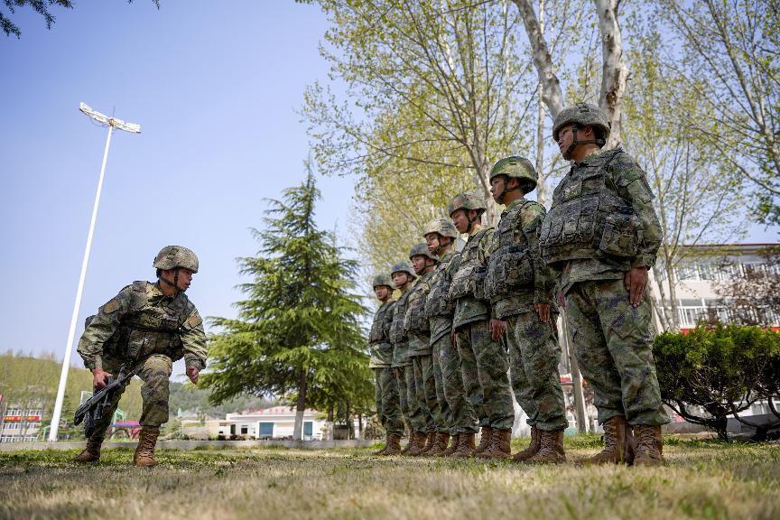 精兵这样练成 直击春日里的演训场