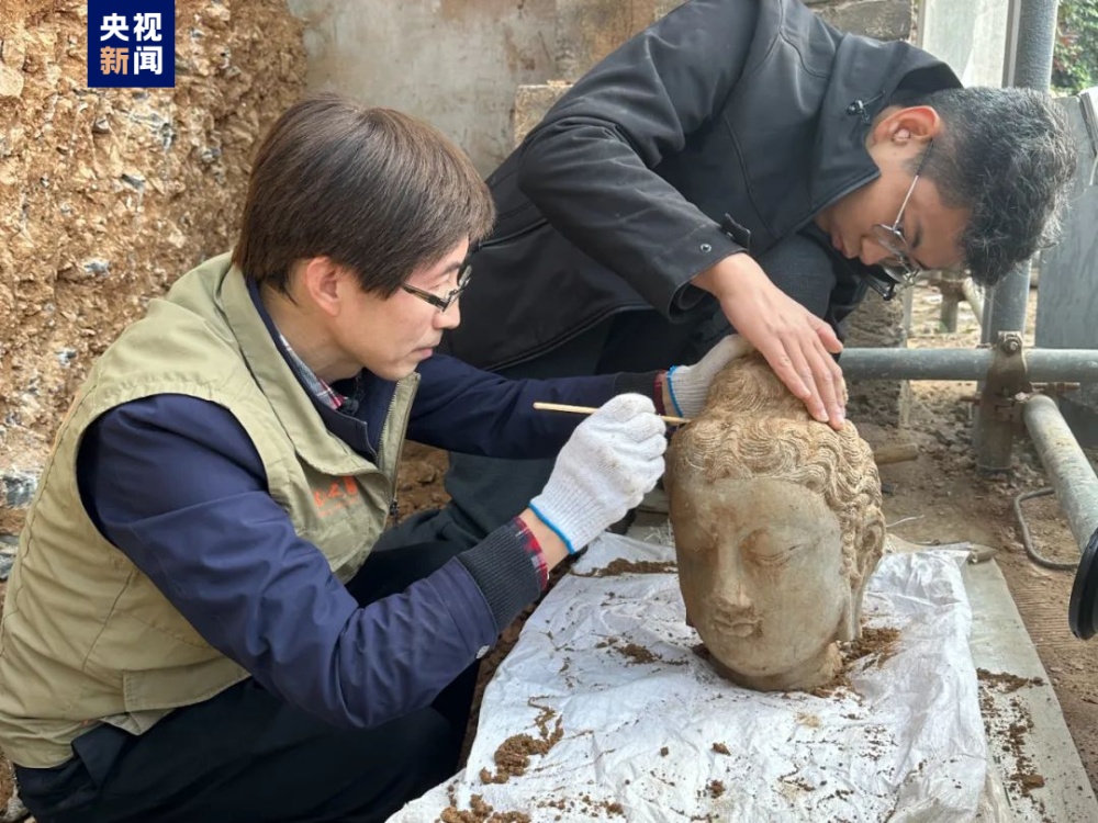 考古新发现！龙门石窟墙壁内首次发现石刻造像
