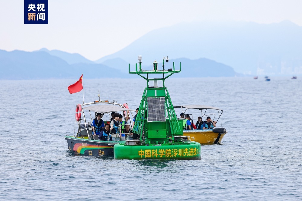 我国自主研发波浪能海洋生态监测浮标研发测试平台投入使用